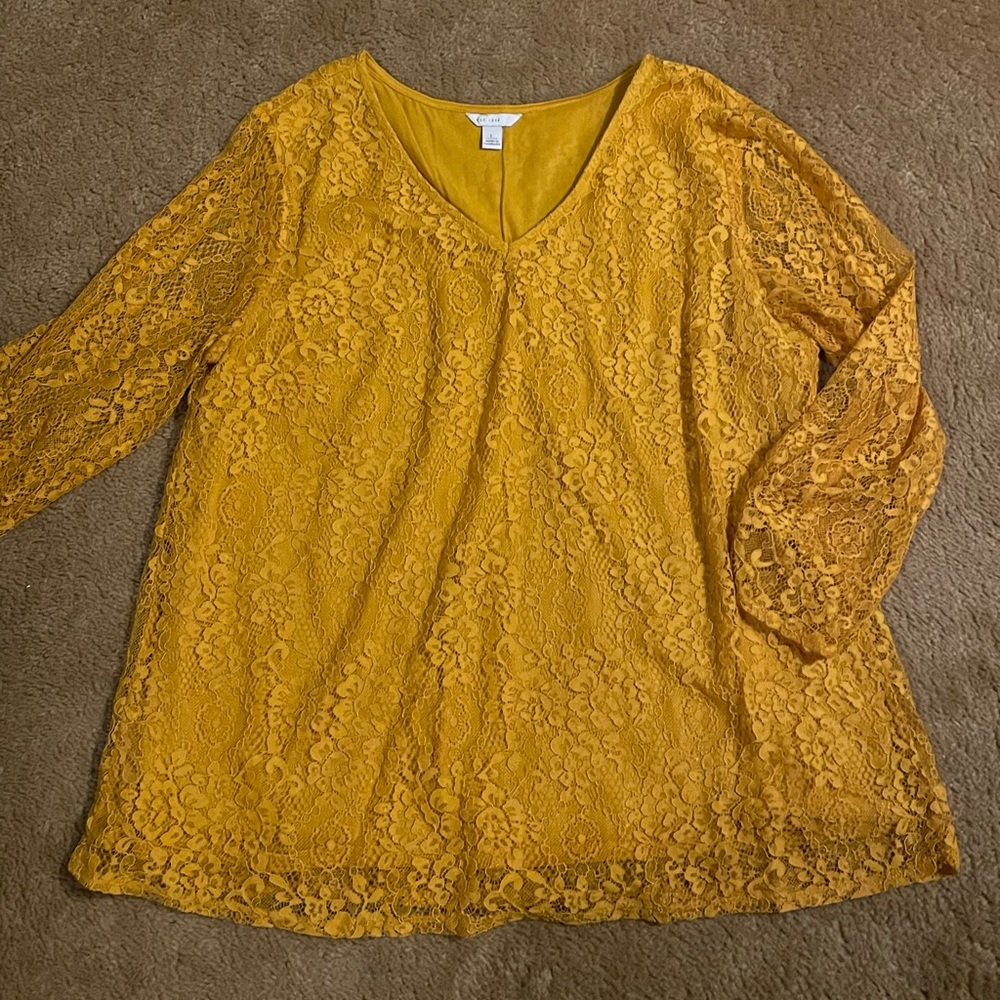 Lace detailed blouse.